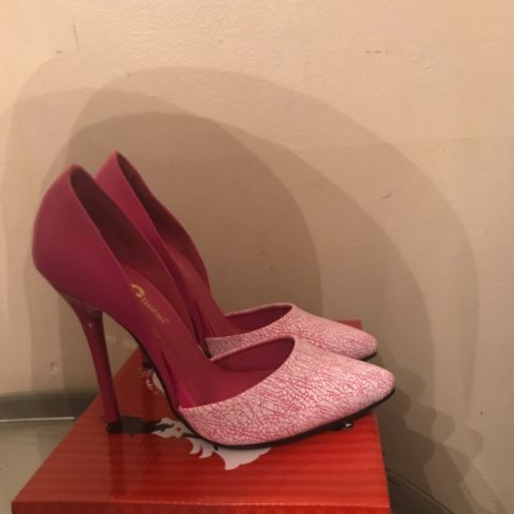 Queen Chateau Heels